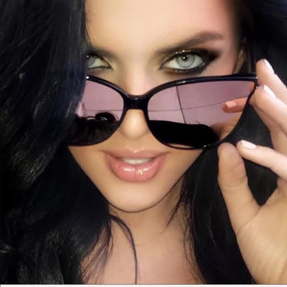 “PEEK-A-BOO” LUXURY PINK MIRRORED CATEYE SUNNIES‎